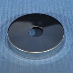 Koristeprikka 40 mm, 4 mm reunalla, kromi